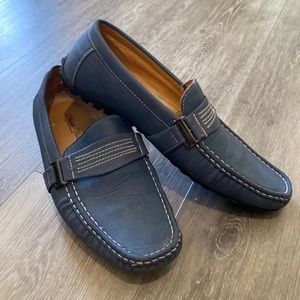 Nice loafers… worn a few times light blue mens